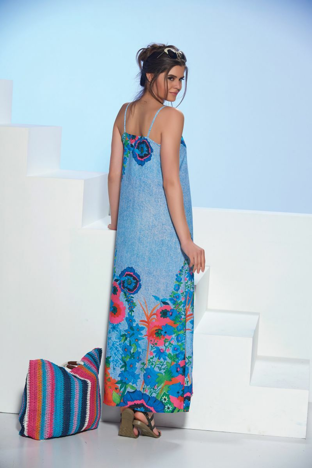 Летнее платье-сарафан с цветочным принтом
