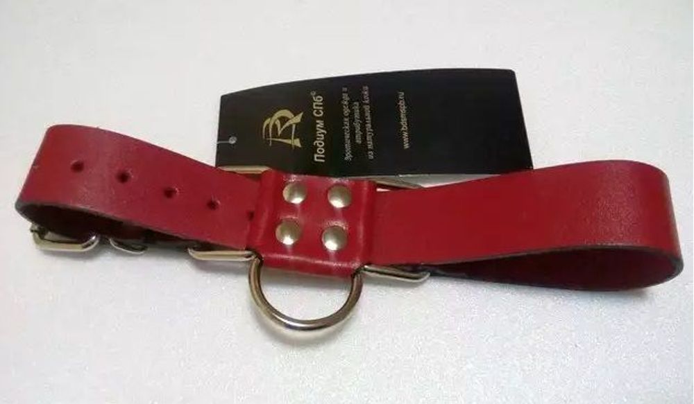 Широкие красные ременные наручники с полукольцом