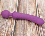 Фиолетовый двусторонний вибратор - 23,5 см.