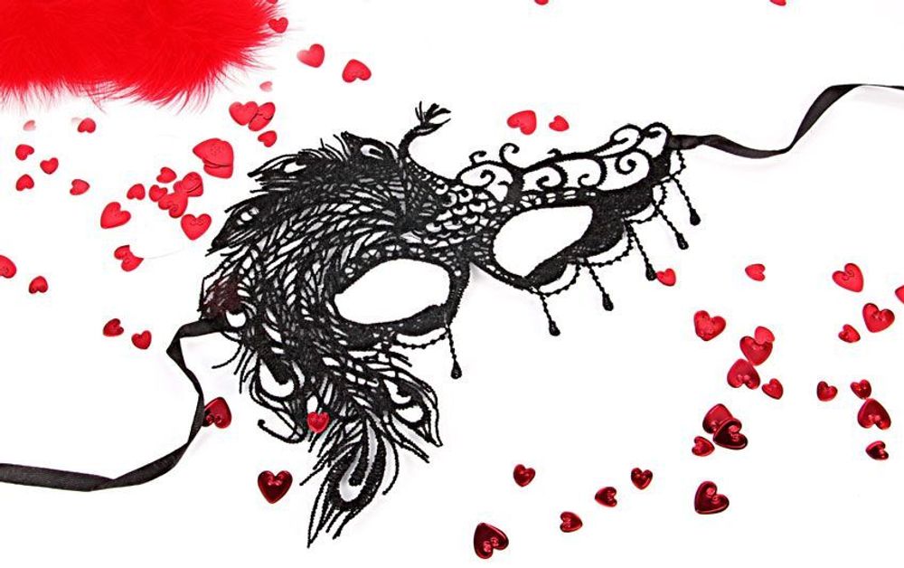 Черная ажурная текстильная маска Милена